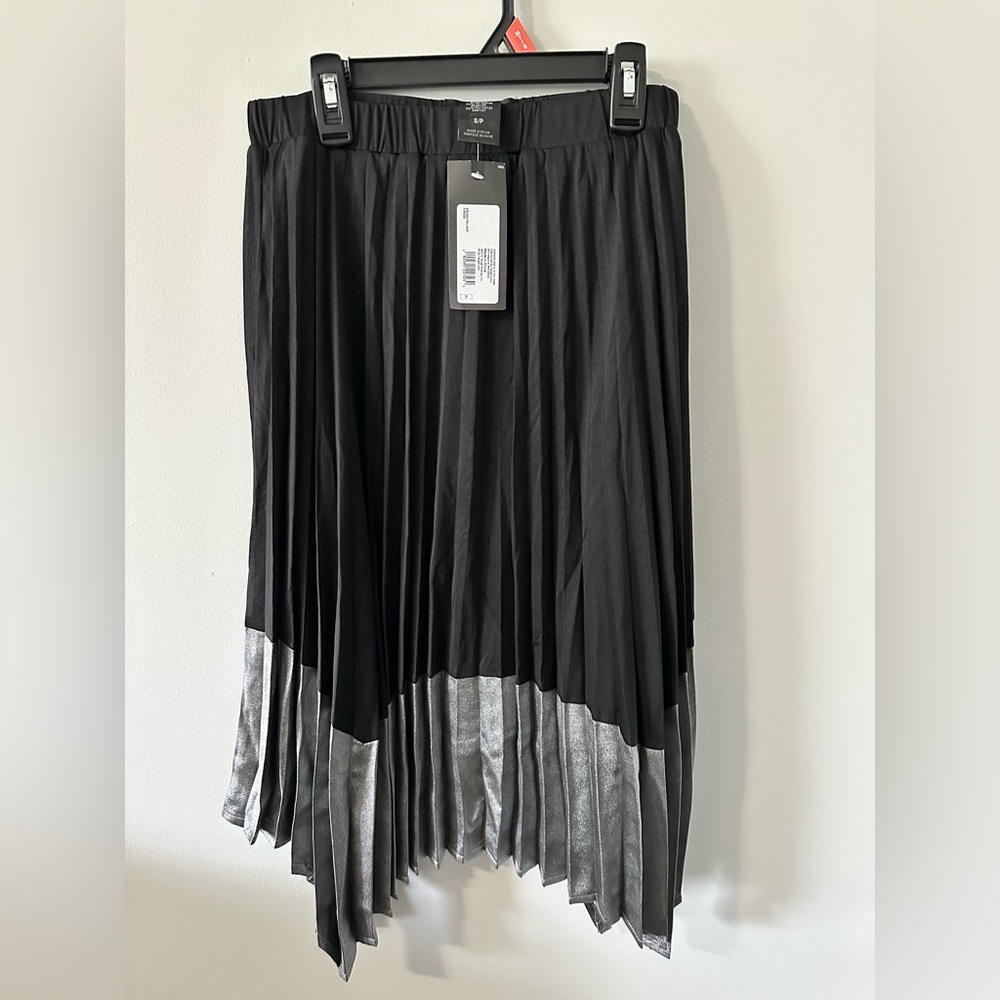 Mossimo Black and Silver Pleated Skirt SMALL